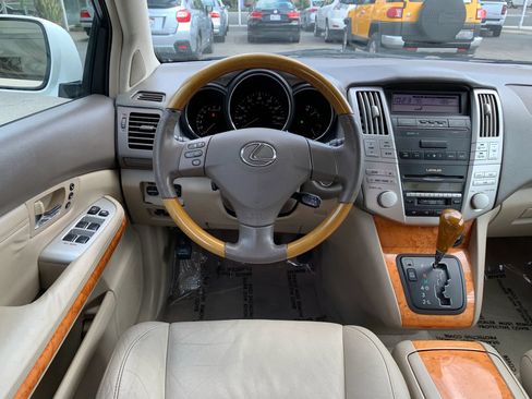 Used 2005 Lexus RX 330 FWD image 12
