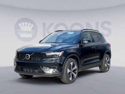 New 2025 Volvo XC40 B5 Plus w/ Climate Package