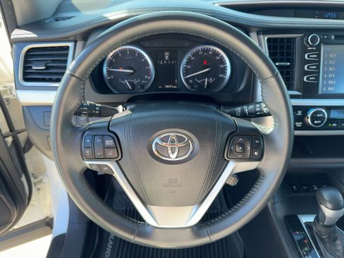 Used 2016 Toyota Highlander XLE image 18