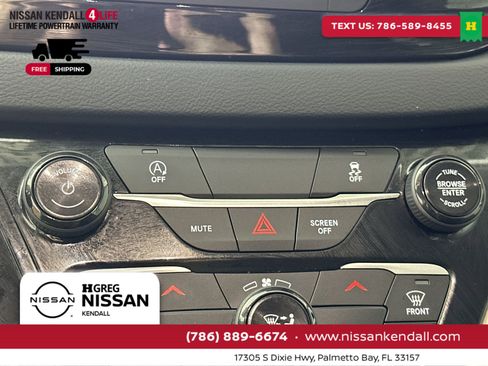 Used 2023 Chrysler Voyager LX image 22