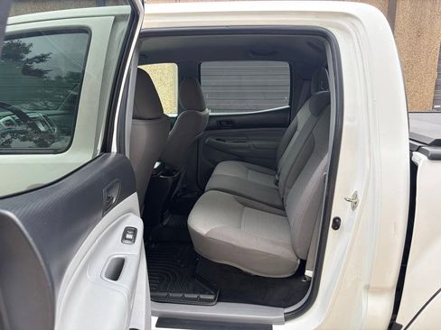 Used 2015 Toyota Tacoma 4x4 Double Cab w/ SR5 Package image 27