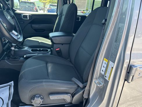 Used 2020 Jeep Gladiator Sport w/ Quick Order Package 24S AWD/4WD image 15