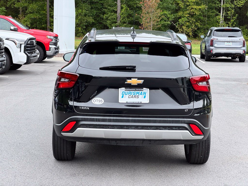 Used 2025 Chevrolet Trax LT FWD image 5