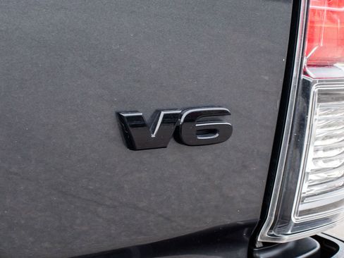 Used 2022 Toyota Tacoma Limited image 13