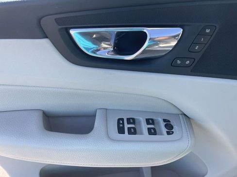 Used 2019 Volvo XC60 T5 Momentum w/ Premium Package image 23