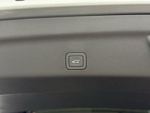 New 2026 Chevrolet Suburban Premier image 39