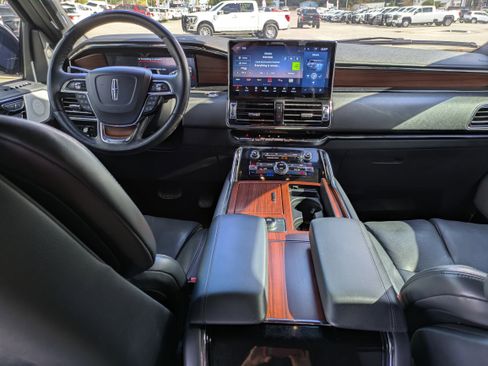 Used 2023 Lincoln Navigator Reserve image 16