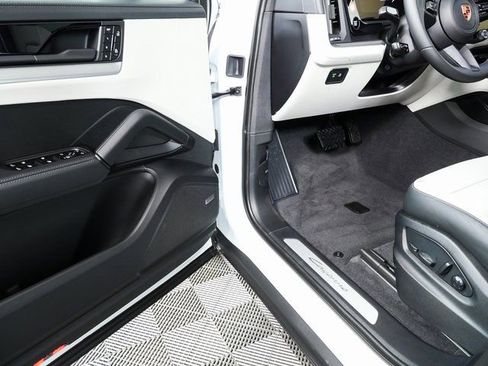 New 2026 Porsche Cayenne Coupe image 8