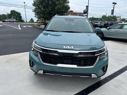 Certified 2024 Kia Seltos SX w/ SX Sunroof Package AWD/4WD image 2