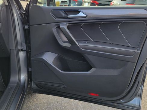 Used 2022 Volkswagen Tiguan SE image 38