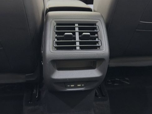 Used 2025 Volkswagen Tiguan SE R-Line image 27