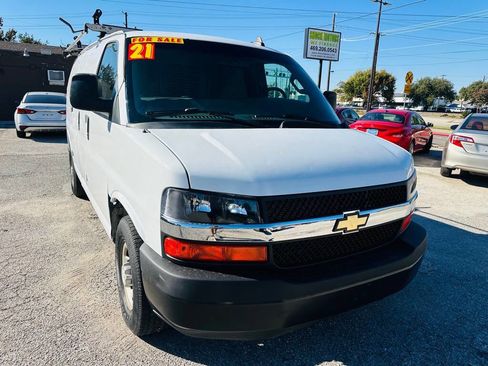 Used 2021 Chevrolet Express 2500 2500 3dr Cargo Van w/ Enhanced Convenience Package image 7