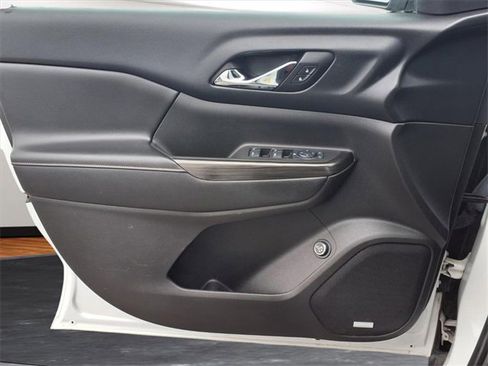 Used 2017 GMC Acadia SLT image 16