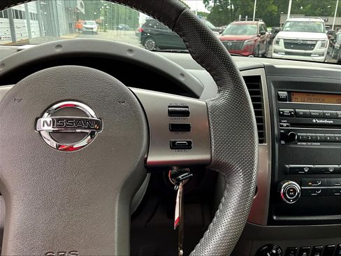 Used 2012 Nissan Frontier SL AWD/4WD image 12