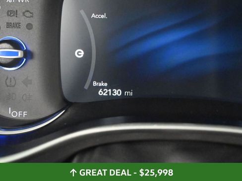Used 2024 Chrysler Pacifica Limited FWD image 38