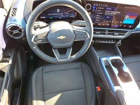 Used 2024 Chevrolet Equinox EV LT image 11