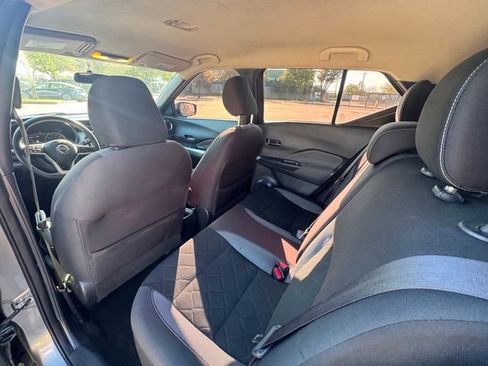 Used 2019 Nissan Kicks SV image 10