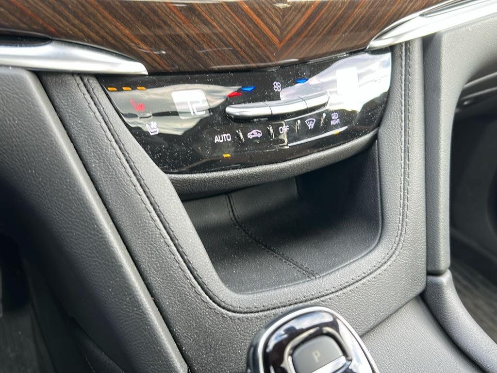 Used 2025 Cadillac XT6 Premium Luxury w/ Platinum Package FWD image 17