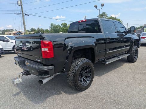 Used 2018 GMC Sierra 2500 Denali w/ Duramax Plus Package AWD/4WD image 4