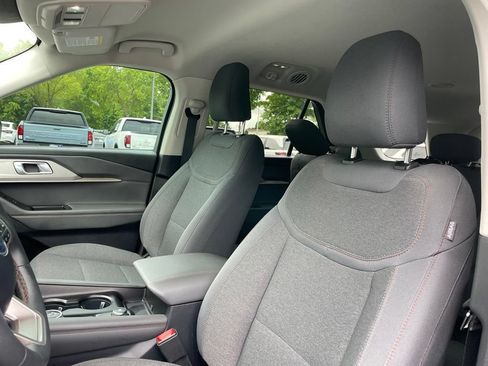Used 2025 Ford Explorer Active RWD image 26