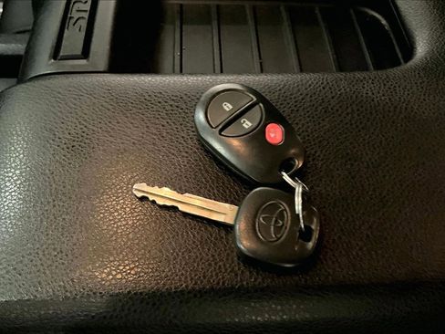 Used 2017 Toyota Tundra SR5 w/ SR5 Upgrade Package image 36