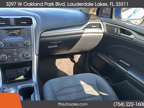 Used 2017 Ford Fusion SE FWD image 27