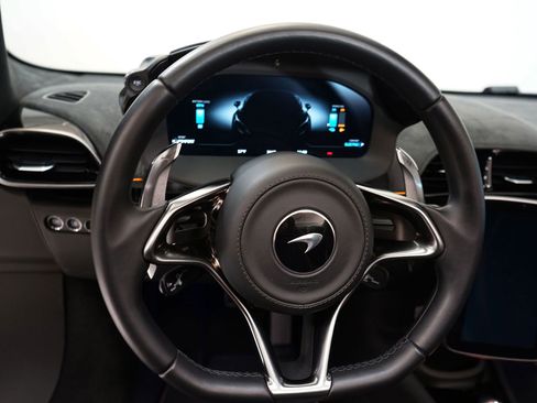 Used 2025 McLaren Artura Spider image 11