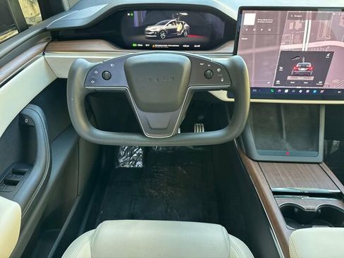 Used 2023 Tesla Model X AWD/4WD image 17