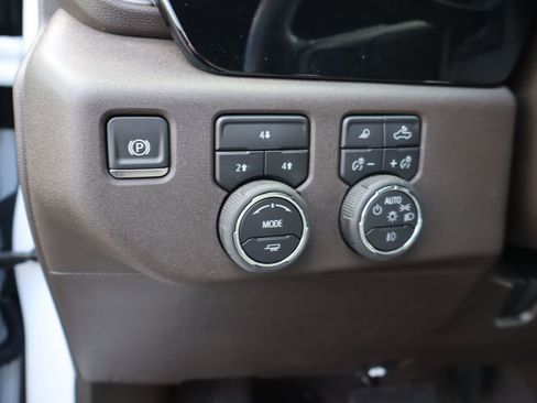 Used 2025 Chevrolet Silverado 2500 LT w/ Safety Package AWD/4WD image 15