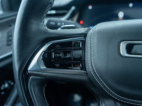 Used 2022 Jeep Grand Cherokee Overland w/ Adv Protech Group III image 27