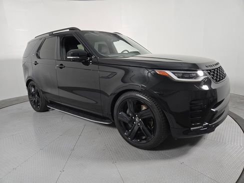 Used 2025 Land Rover Discovery Dynamic SE AWD/4WD image 16