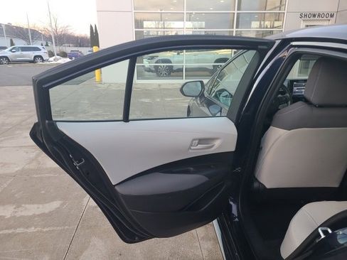 Used 2022 Toyota Corolla LE image 14