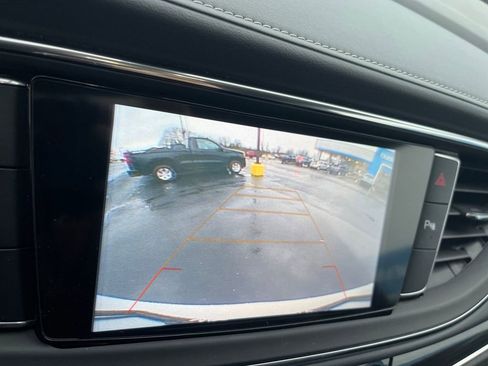 Used 2019 Buick Enclave Essence image 14