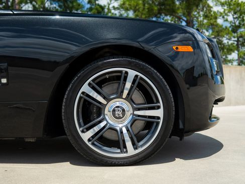 Used 2016 Rolls-Royce Wraith RWD image 18