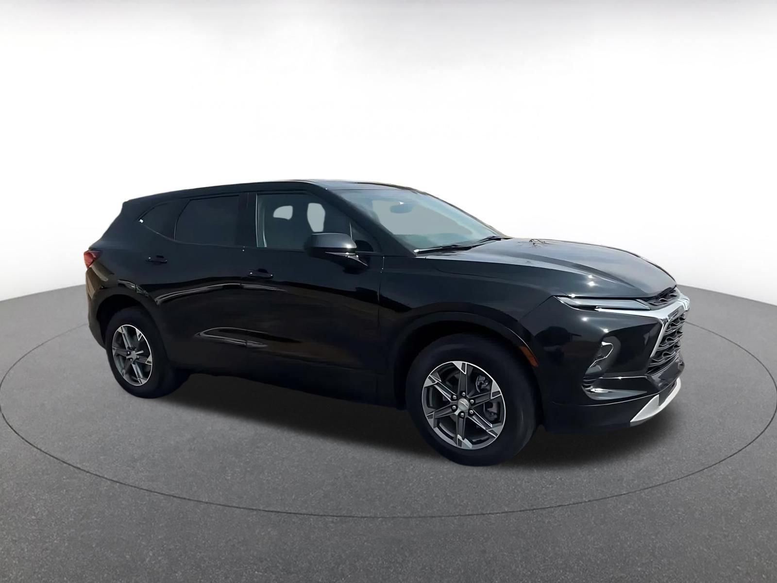 Used 2026 Chevrolet Blazer LT FWD image 2