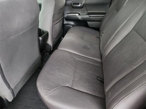 Used 2016 Toyota Tacoma SR image 32