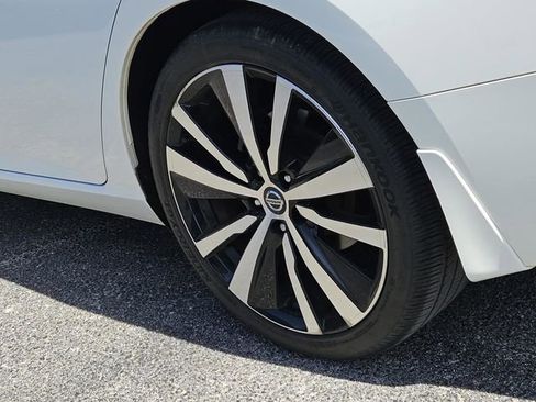 Used 2021 Nissan Altima 2.5 SR w/ SR Premium Package image 10