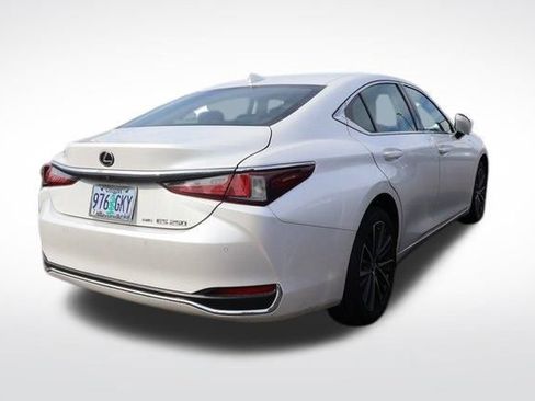 Used 2022 Lexus ES 250 w/ Premium Package image 2