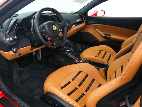 Used 2018 Ferrari 488 GTB image 2