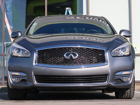 Used 2017 INFINITI Q70 3.7 image 3