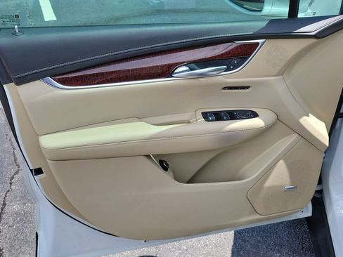 Used 2017 Cadillac XT5 Premium Luxury FWD image 18