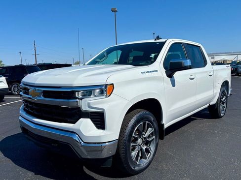 Used 2024 Chevrolet Silverado 1500 LT AWD/4WD image 3