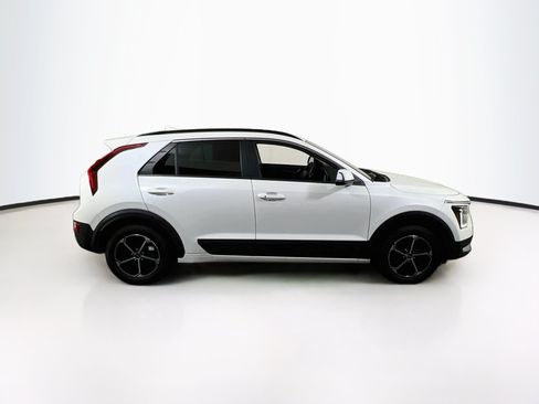 Used 2023 Kia Niro EX FWD image 4