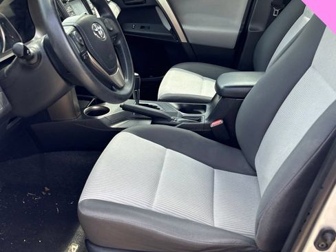 Used 2015 Toyota RAV4 LE FWD image 16