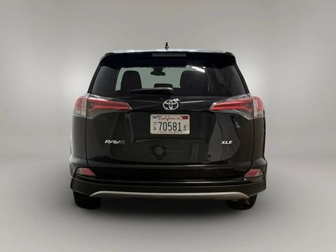 Used 2018 Toyota RAV4 XLE w/ Carpet Mat Package FWD image 8