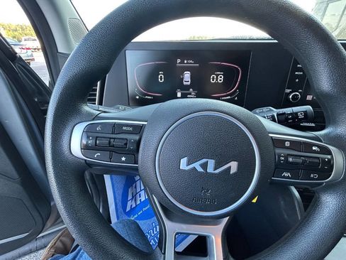 Used 2023 Kia Sportage LX image 16