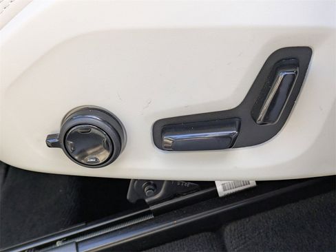 Certified 2023 Volvo XC60 B5 Ultimate w/ Protection Package Premier image 26