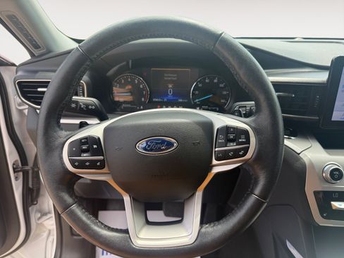 Used 2020 Ford Explorer XLT w/ Equipment Group 202A AWD/4WD image 12