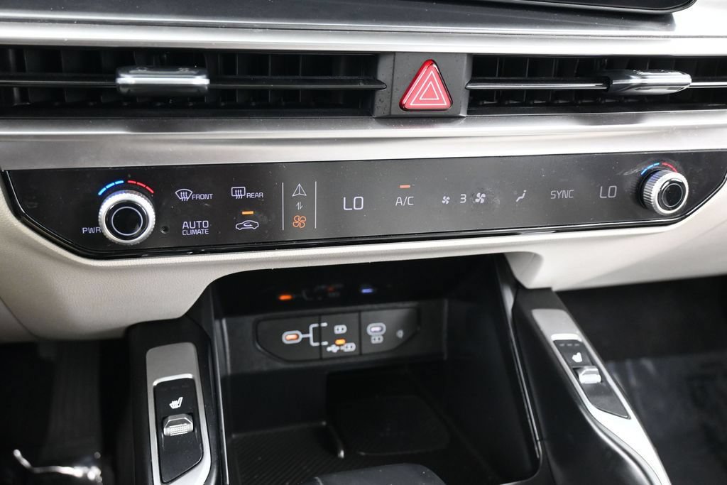 Used 2024 Kia Sorento S w/ Panoramic Sunroof Package FWD image 23