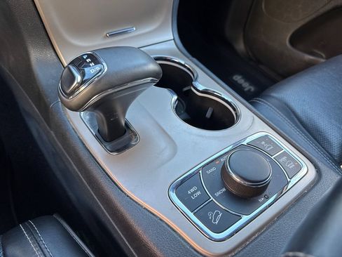 Used 2014 Jeep Grand Cherokee Overland w/ Advanced Technology Group AWD/4WD image 33